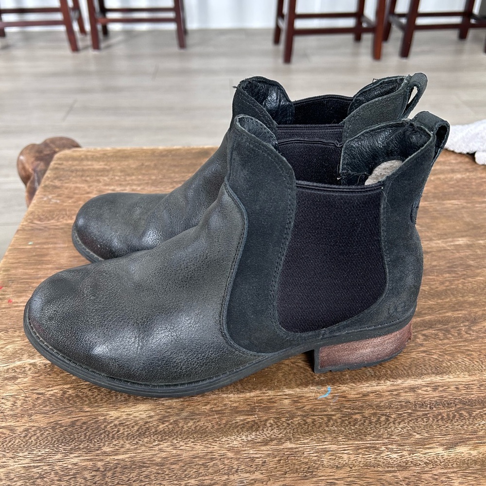 UGG Australia Bonham Chelsea Waterproof Ankle Boots Suede/Leather Size 9